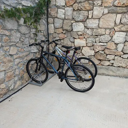 Rural House Pikola With Sea View On Vis Island Casa de Férias